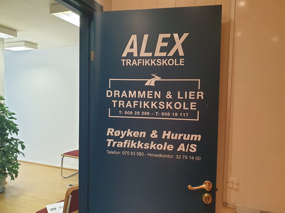 Alex Trafikkskole foliering dør