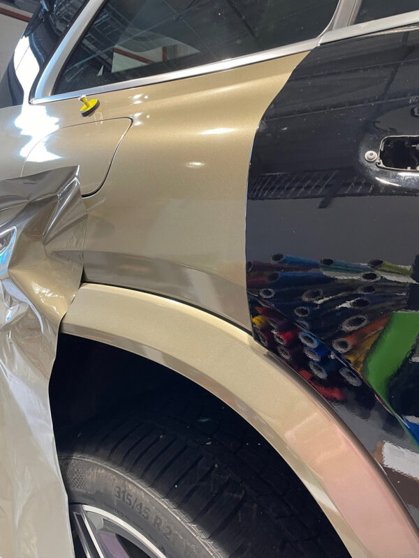 Gullfoliering av bil