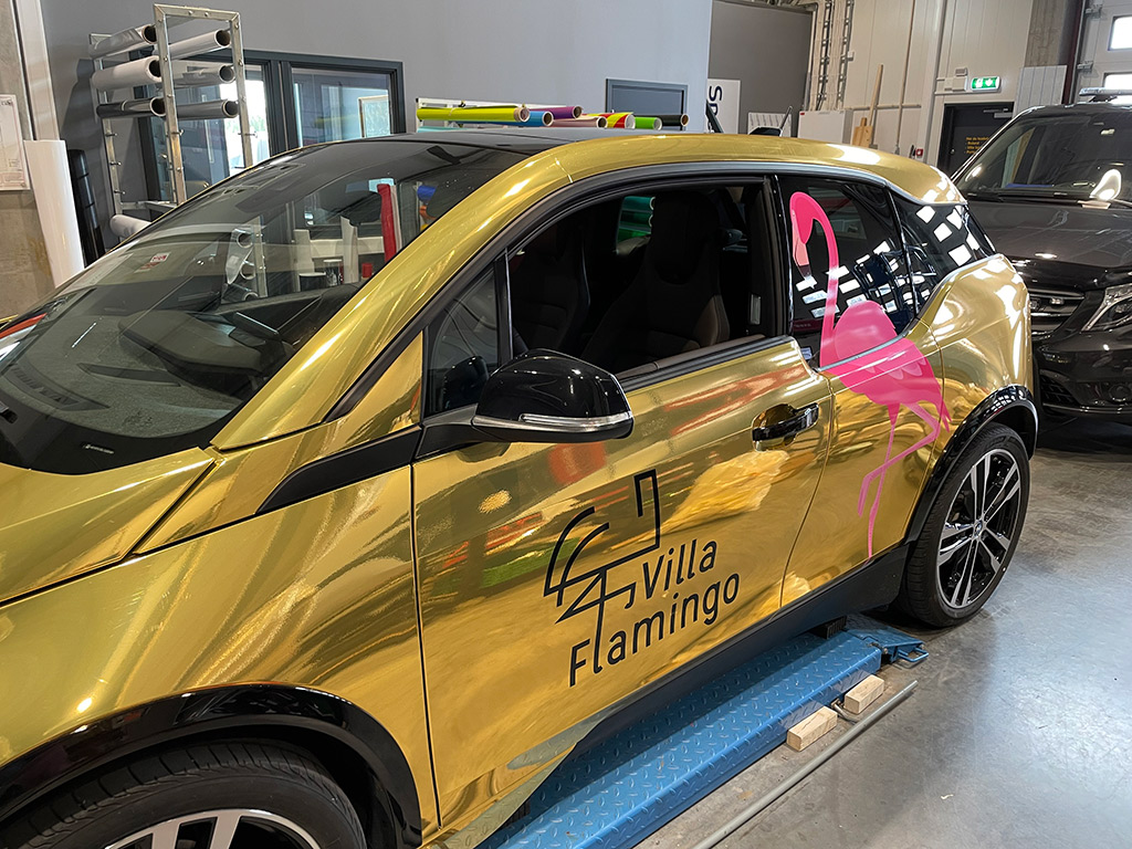 Bildekor med rosa flamingo og gull